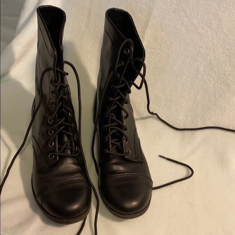 Combat boots